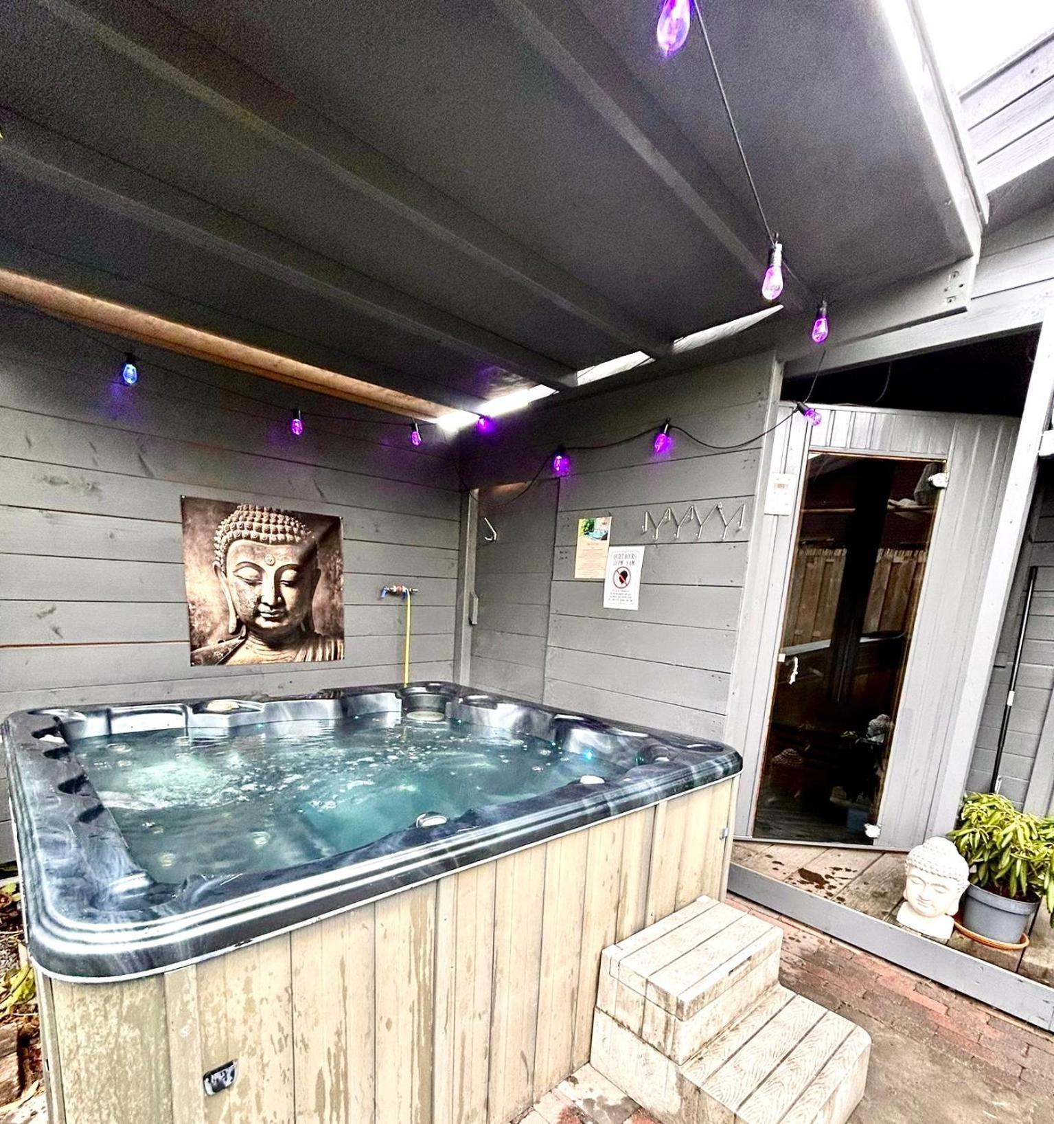 Buddha Style Family House & Jacuzzi & Sauna Near Amsterdam Chalet